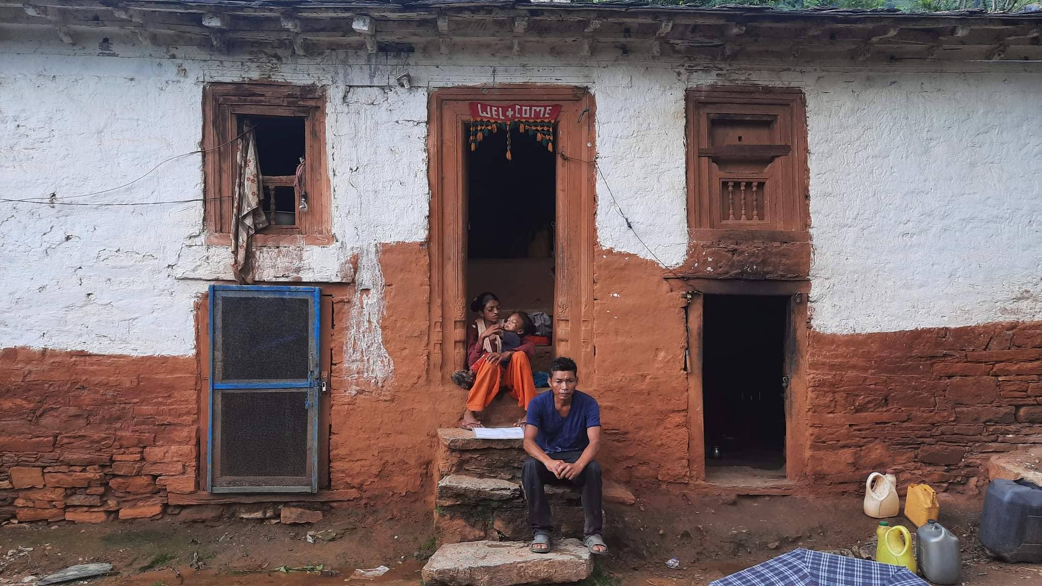 बैतडीका ३ बर्षीय भुवनको उपचारमा आर्थिक अभाव, सहयोगको अपिल 